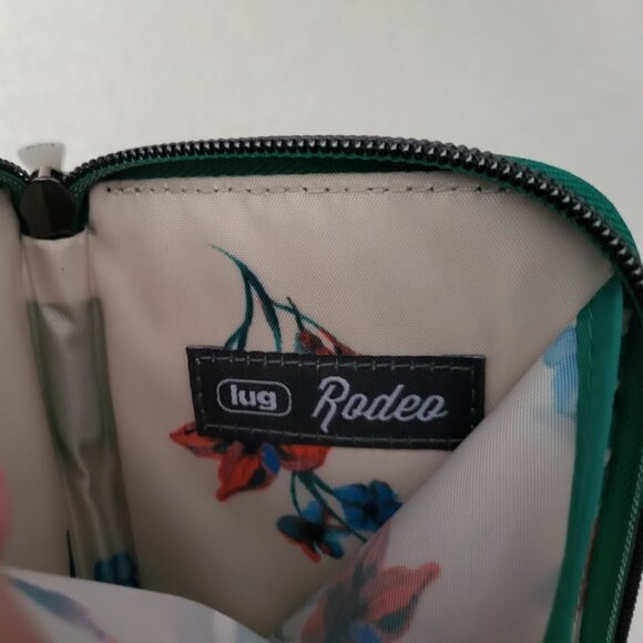 EUC Lug KELLY GREEN Rodeo 2 wristlet wallet - Picture 3 of 7